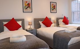 Modern Newgate Apartments - Convenient Location, Close To All Local Amenities